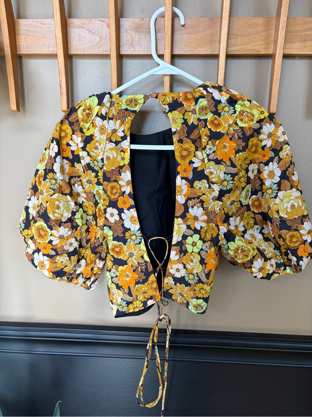 Top Shop Floral Puff Sleeve Crop Top in Yellow and Black Size 8 - Picture 3 of 6